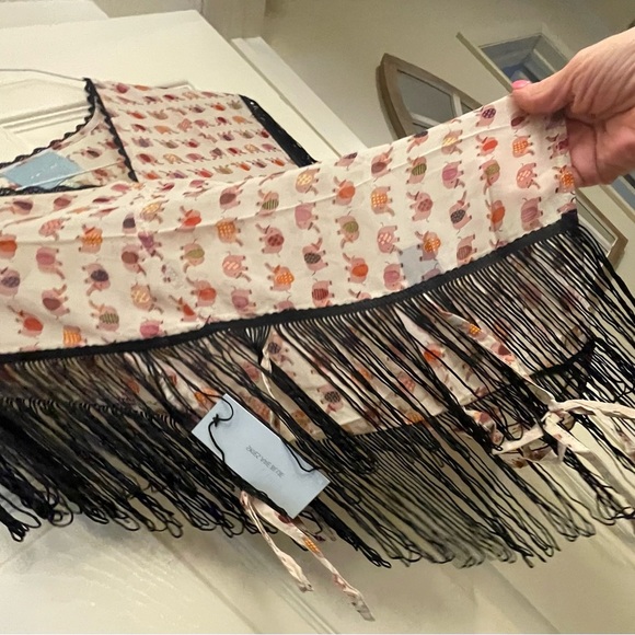 NWT- BoHo Style Linen elephant Print
fringe shirt, tie sides - Picture 4 of 10